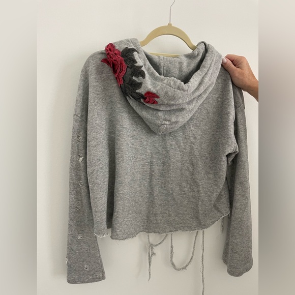 2 Medium Trendy Grey Soft Sweatshirts BUNDLE - Picture 5 of 8
